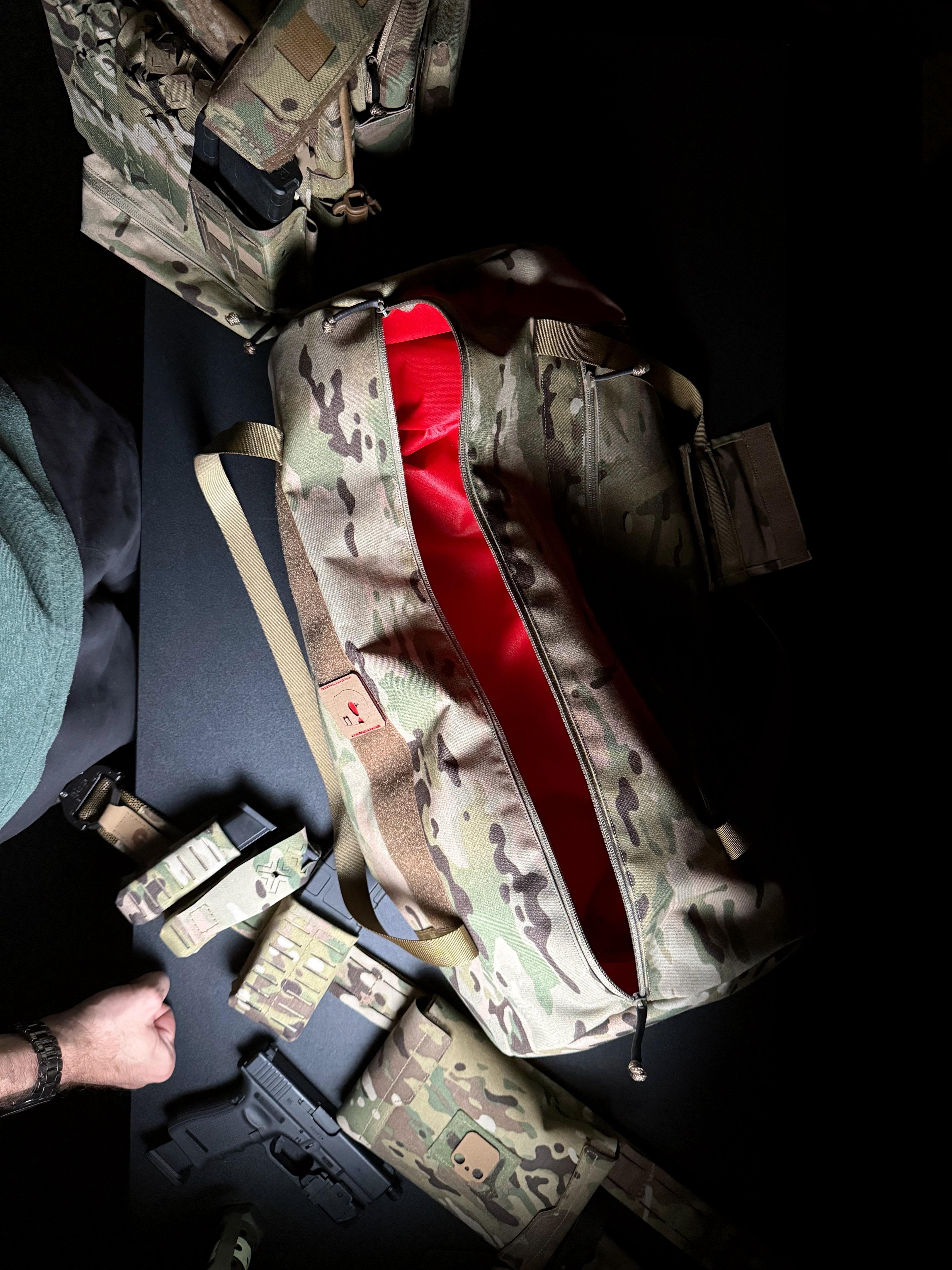 MULTICAM DUFFLE W/RED INTERIOR