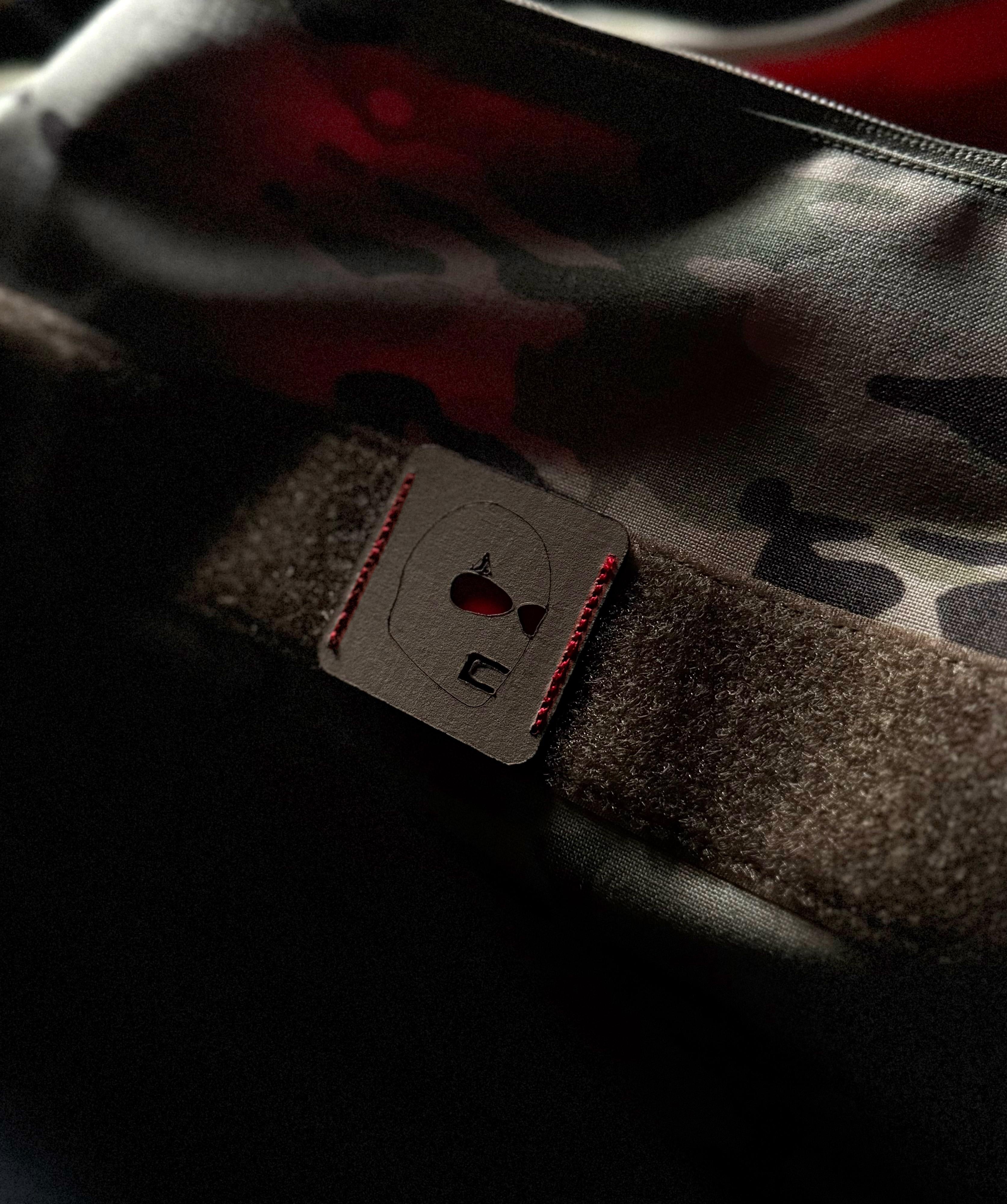 MULTICAM DUFFLE W/RED INTERIOR