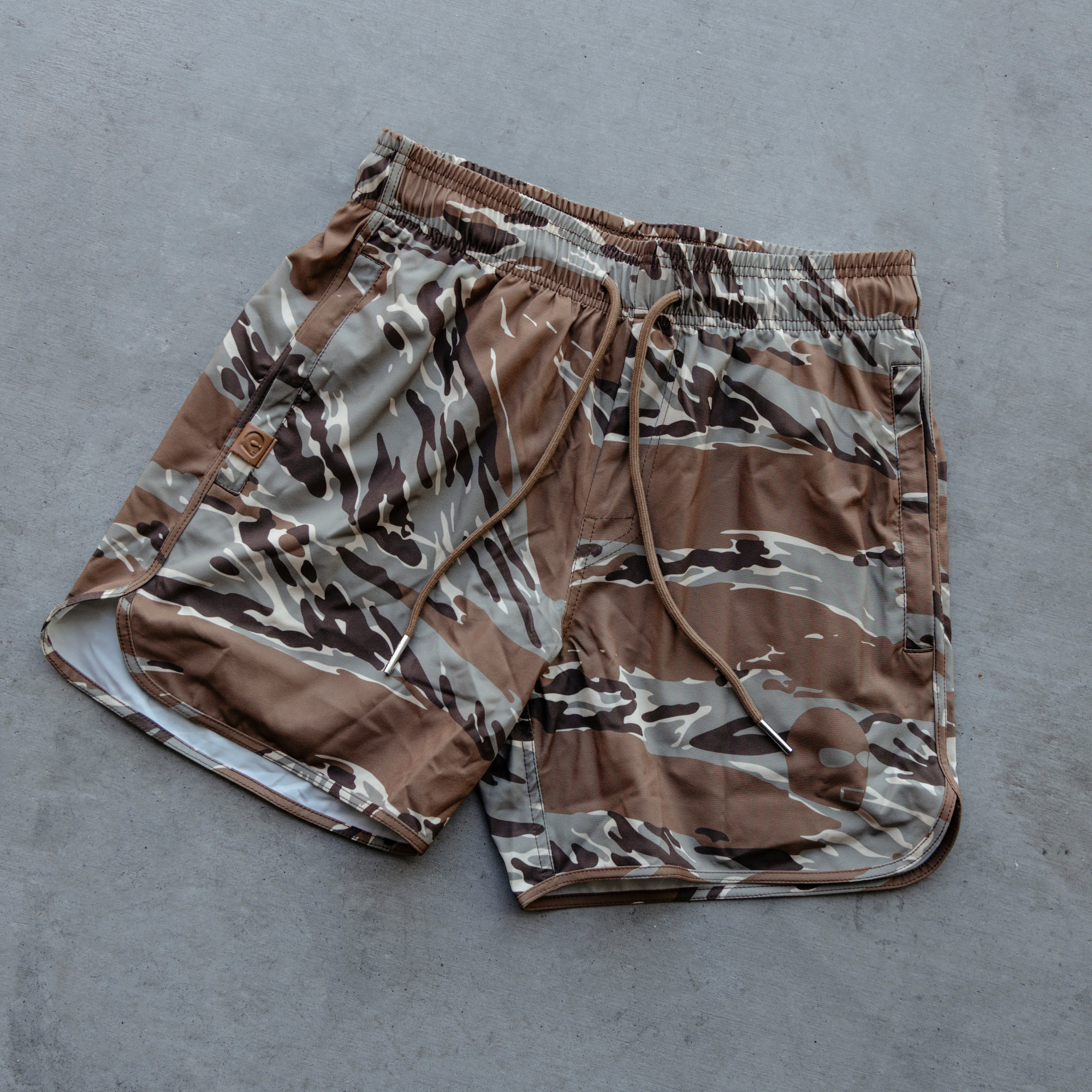 DESERT TIGER STRIPE SHORTS 5"